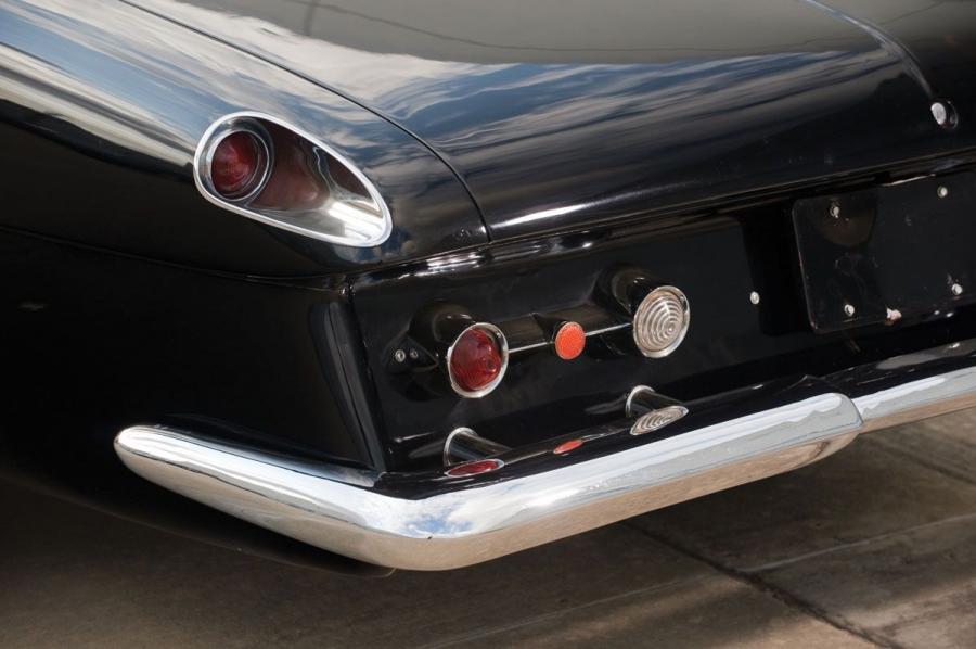 Детали экстерьера Dual-Ghia L6.4 Coupe 1962 года  (фото 17 из 63)